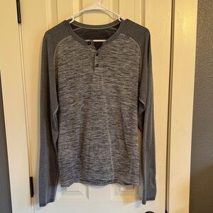 Like new mens Lululemon long sleeved 3 button Henley size Medium